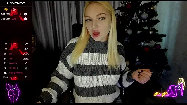 Snapshot of Stella__Cox chatting on 4, 12, 2025 Stella Cox online show from 4, 12, 2025