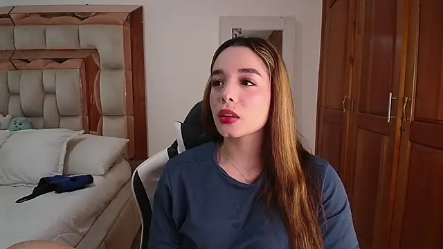 Snapshot of emilyaboott chatting on 7, 3, 2026 emilyaboott online show from 7, 3, 2026