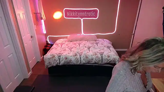 NikkiLynnErotic online show from 5, 12, 2025