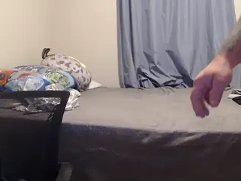 Newfiesausage1972 online show from 2, 1, 2025