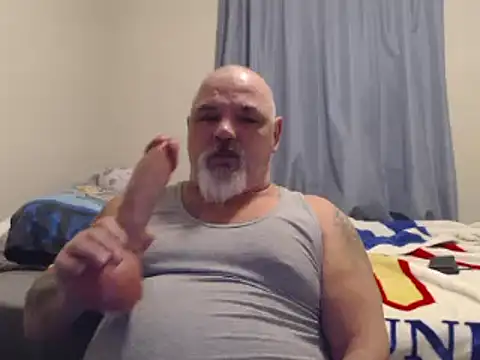 Newfiesausage1972 online show from 12, 1, 2025