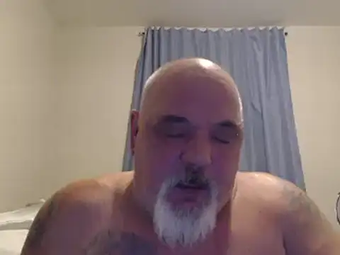 Newfiesausage1972 online show from 12, 1, 2025