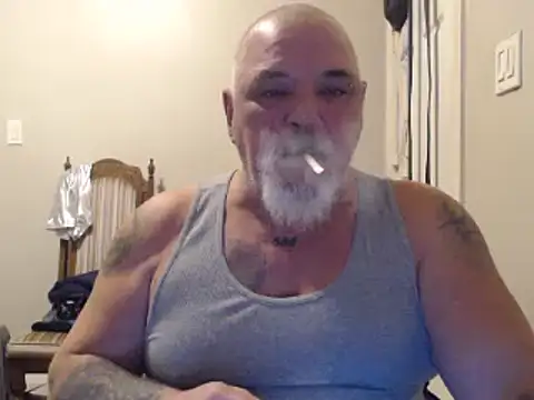 Newfiesausage1972 online show from 30, 1, 2025