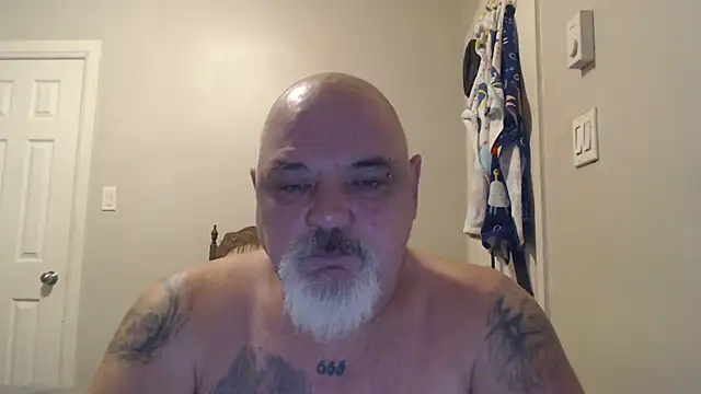 Newfiesausage1972 online show from 28, 2, 2025