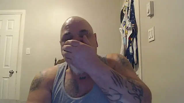 Newfiesausage1972 online show from 4, 3, 2025