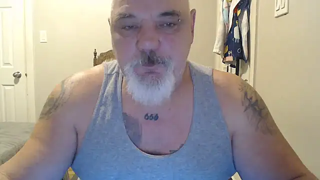 Newfiesausage1972 online show from 5, 3, 2025