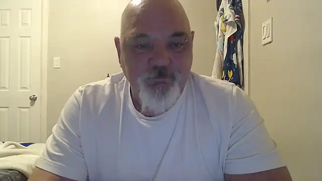 Newfiesausage1972 online show from 20, 3, 2025