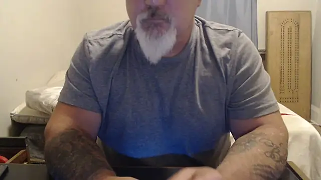 Newfiesausage1972 online show from 8, 9, 2025