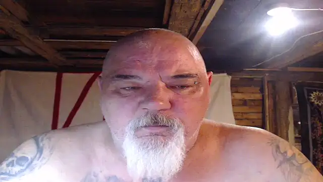 Newfiesausage1972 online show from 5, 4, 2026