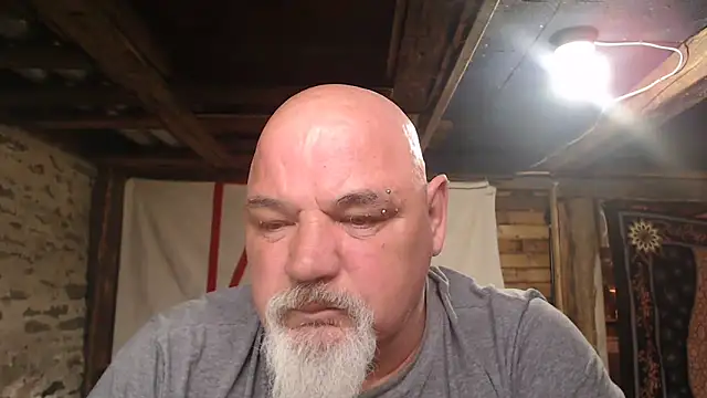Newfiesausage1972 online show from 30, 4, 2026