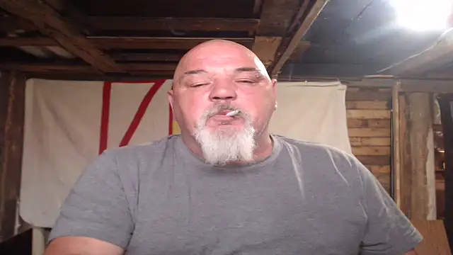 Newfiesausage1972 online show from 2, 5, 2026