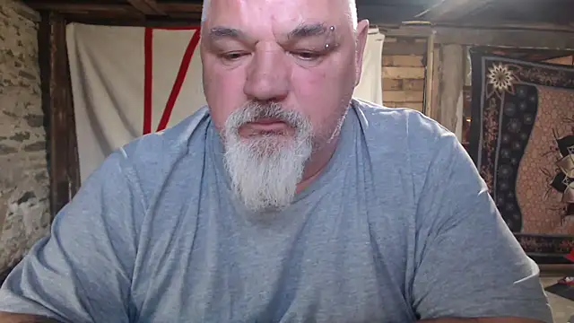 Newfiesausage1972 online show from 10, 5, 2026