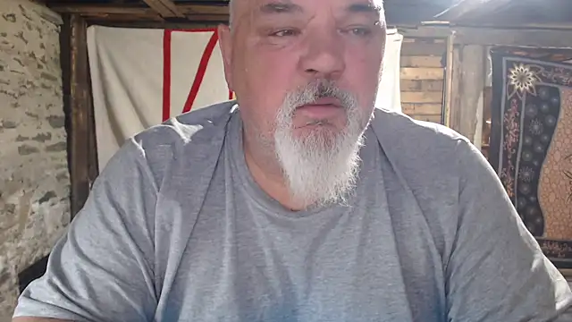 Newfiesausage1972 online show from 13, 5, 2026