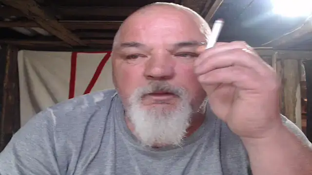 Newfiesausage1972 online show from 14, 5, 2026