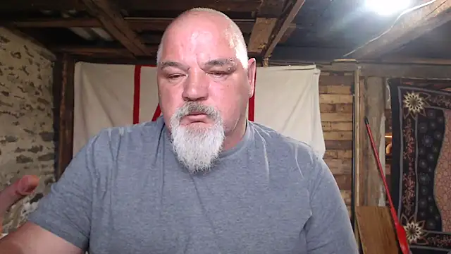 Newfiesausage1972 online show from 19, 5, 2026