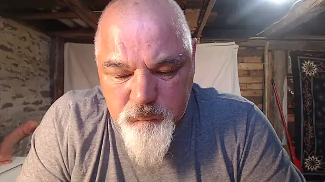 Newfiesausage1972 online show from 21, 5, 2026