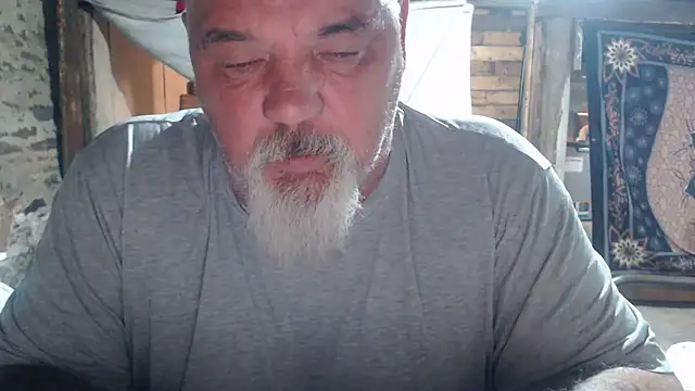 Newfiesausage1972 online show from 11, 7, 2026