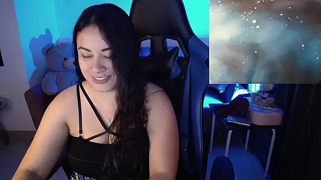 LauraHawkes online show from 1, 3, 2025