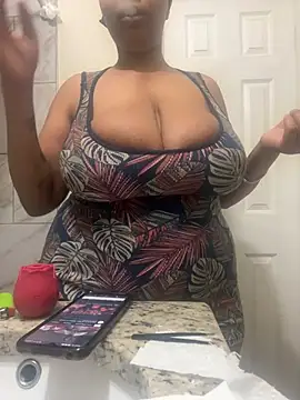Snapshot of 1BeautyN1Beast chatting on 20, 12, 2024 1BeautyN1Beast online show from 20, 12, 2024