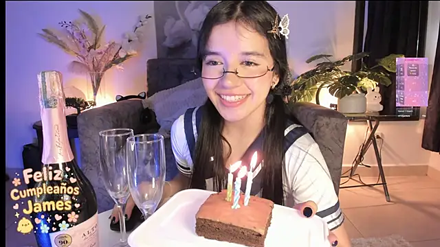 Snapshot of Naughtylittlegirl_ chatting on 30, 9, 2025 Naughtylittlegirl online show from 30, 9, 2025