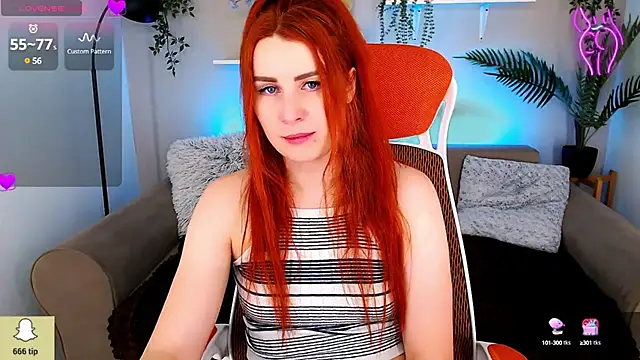 YrKiraXO online show from 4, 2, 2025