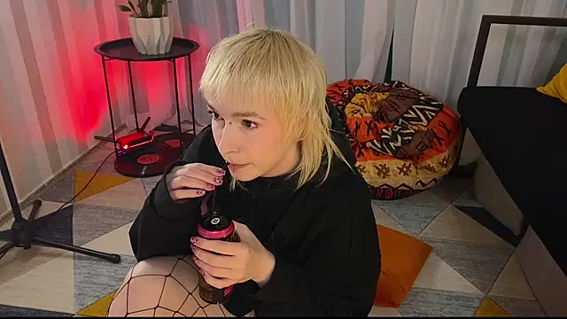 Snapshot of EmmyAmbros chatting on 13, 5, 2026 EmmyAmbros online show from 13, 5, 2026