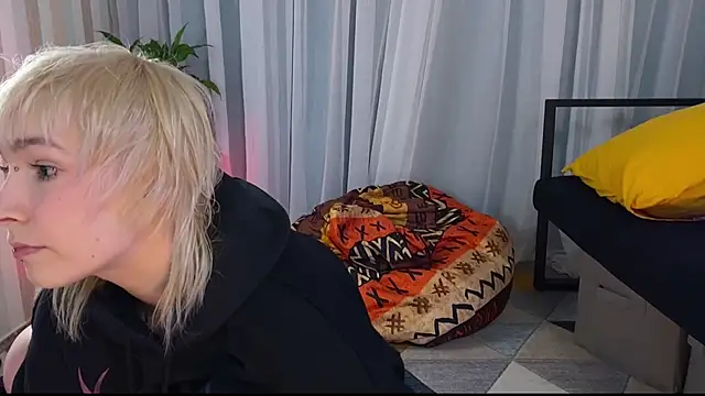 Snapshot of EmmyAmbros chatting on 3, 6, 2026 EmmyAmbros online show from 3, 6, 2026