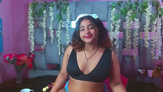Snapshot of Sofia_Hernandez_ chatting on 7, 12, 2024 Sofia Hernandez online show from 7, 12, 2024