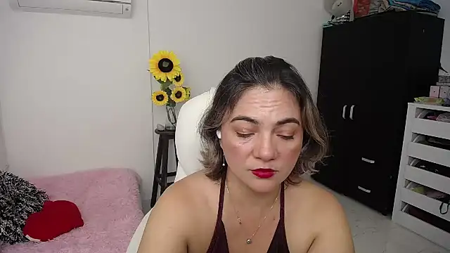 Snapshot of ana_milf chatting on 18, 12, 2024 ana milf online show from 18, 12, 2024