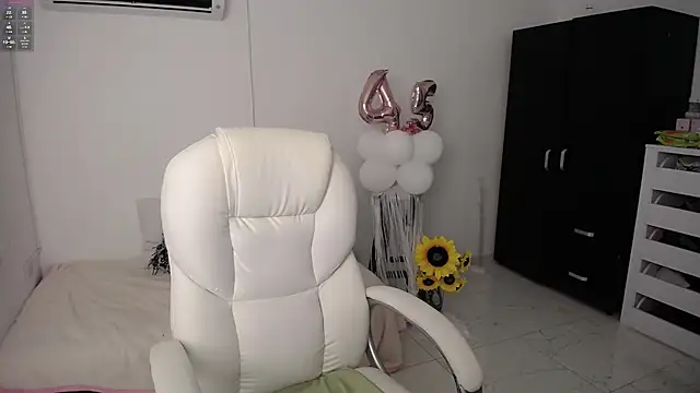 Snapshot of ana_milf chatting on 26, 1, 2025 ana milf online show from 26, 1, 2025