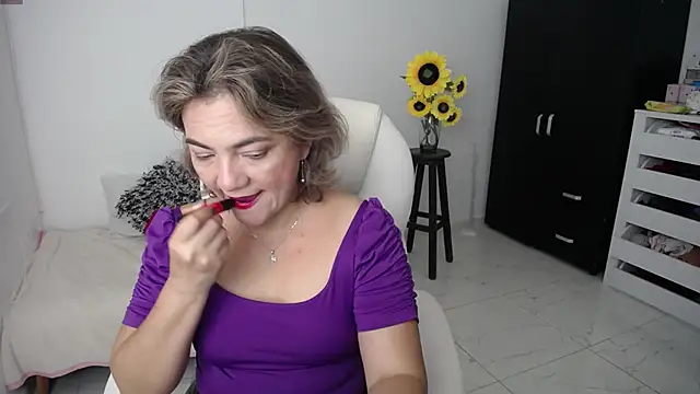 Snapshot of ana_milf chatting on 8, 2, 2025 ana milf online show from 8, 2, 2025
