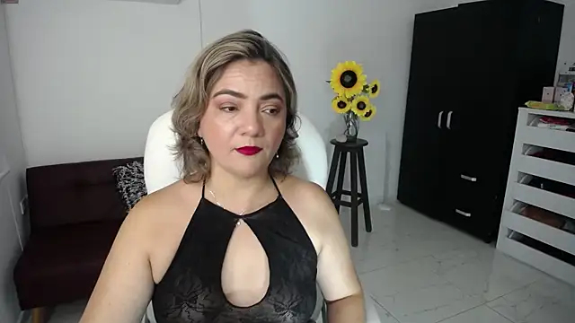 Snapshot of ana_milf chatting on 9, 2, 2025 ana milf online show from 9, 2, 2025