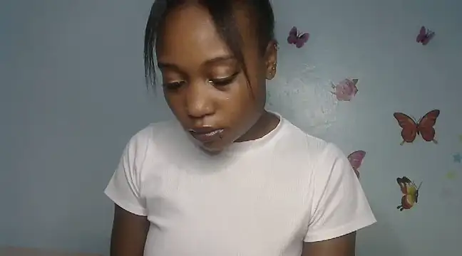 Snapshot of laetitia_ chatting on 6, 3, 2025 laetitia  online show from 6, 3, 2025