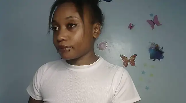Snapshot of laetitia_ chatting on 6, 3, 2025 laetitia  online show from 6, 3, 2025