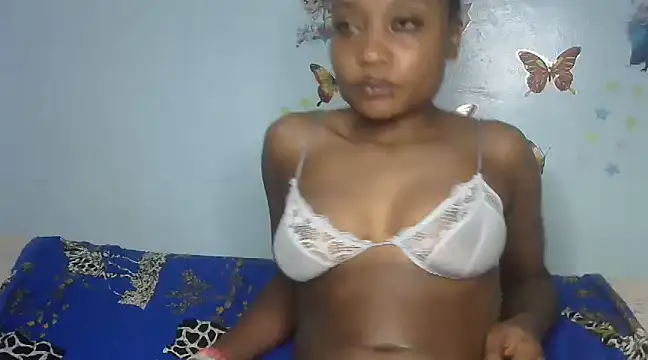 Snapshot of laetitia_ chatting on 7, 3, 2025 laetitia  online show from 7, 3, 2025
