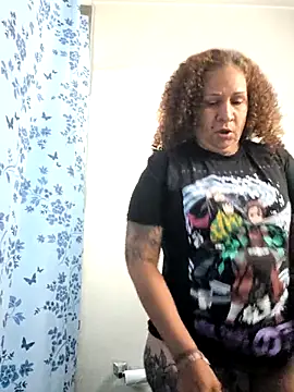 Snapshot of ladycreamypr2 chatting on 2, 5, 2026 ladycreamypr2 online show from 2, 5, 2026