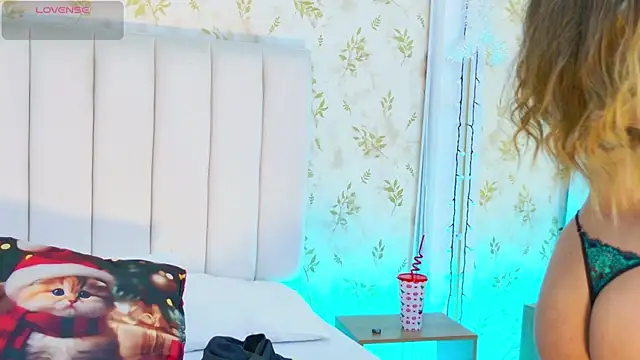 Snapshot of Sara_Desire chatting on 7, 1, 2026 Sara Desire online show from 7, 1, 2026