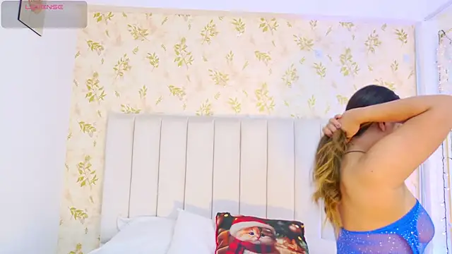 Snapshot of Sara_Desire chatting on 8, 1, 2026 Sara Desire online show from 8, 1, 2026