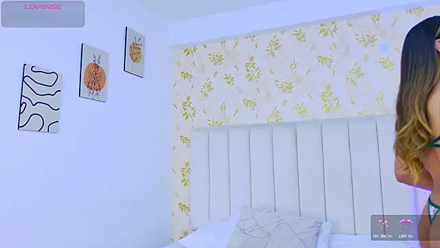 Snapshot of Sara_Desire chatting on 16, 1, 2026 Sara Desire online show from 16, 1, 2026