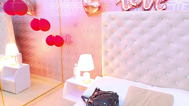 Snapshot of Sara_Desire chatting on 18, 2, 2026 Sara Desire online show from 18, 2, 2026