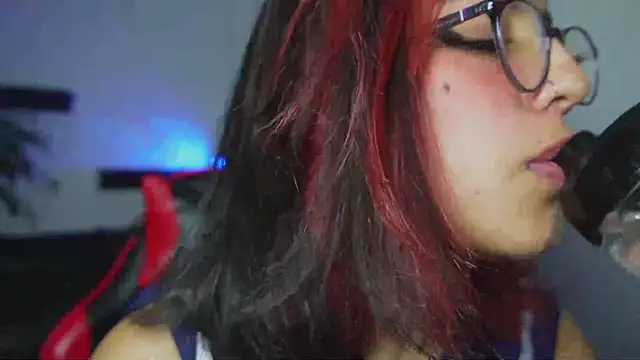 Snapshot of cute_hollywood chatting on 8, 10, 2025 cute hollywood online show from 8, 10, 2025