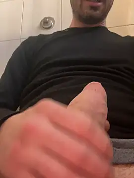 Snapshot of iltoscano95 chatting on 6, 2, 2026 iltoscano95 online show from 6, 2, 2026