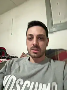 Snapshot of iltoscano95 chatting on 4, 4, 2026 iltoscano95 online show from 4, 4, 2026