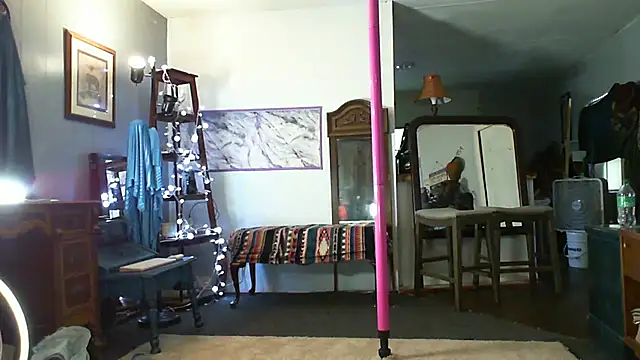 Genevieve143 online show from 25, 9, 2025