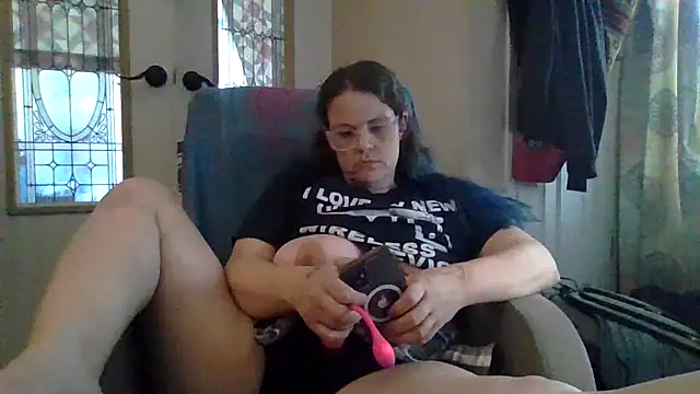 Snapshot of velvetta_ chatting on 15, 10, 2025 velvetta  online show from 15, 10, 2025