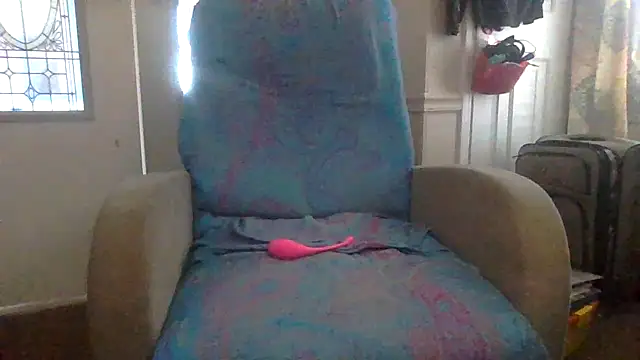 Snapshot of velvetta_ chatting on 19, 10, 2025 velvetta  online show from 19, 10, 2025