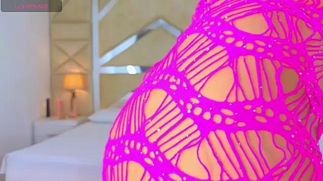 Tiphani walker  online show from 2, 11, 2025