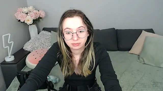 Mini Diva online show from 15, 9, 2025