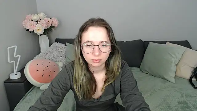 Mini Diva online show from 17, 9, 2025