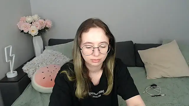 Mini Diva online show from 22, 9, 2025